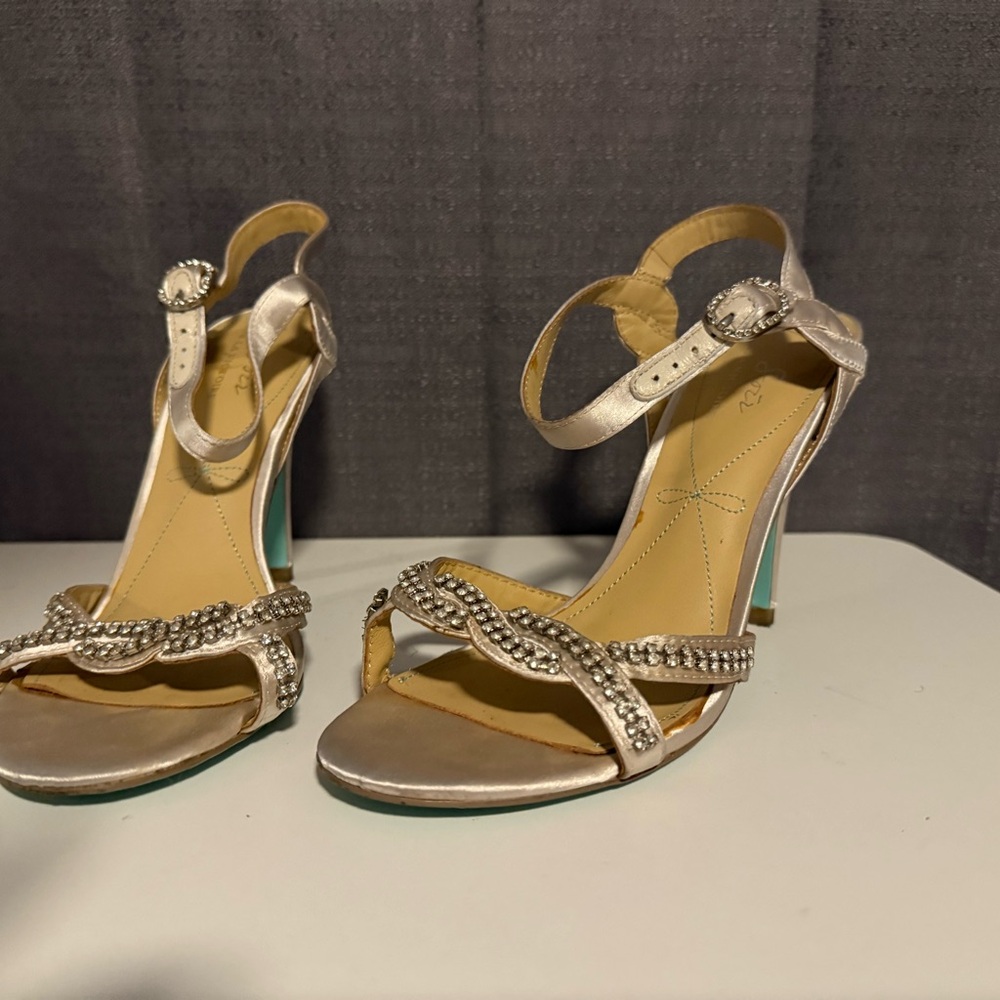 Elegant Silver Women's Sandals